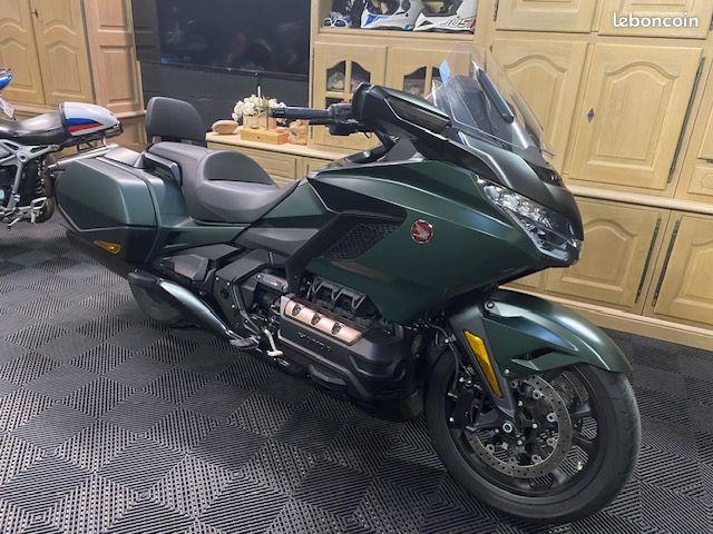 Honda Goldwing 1800 GL Bagger DCT 2024 — vendu